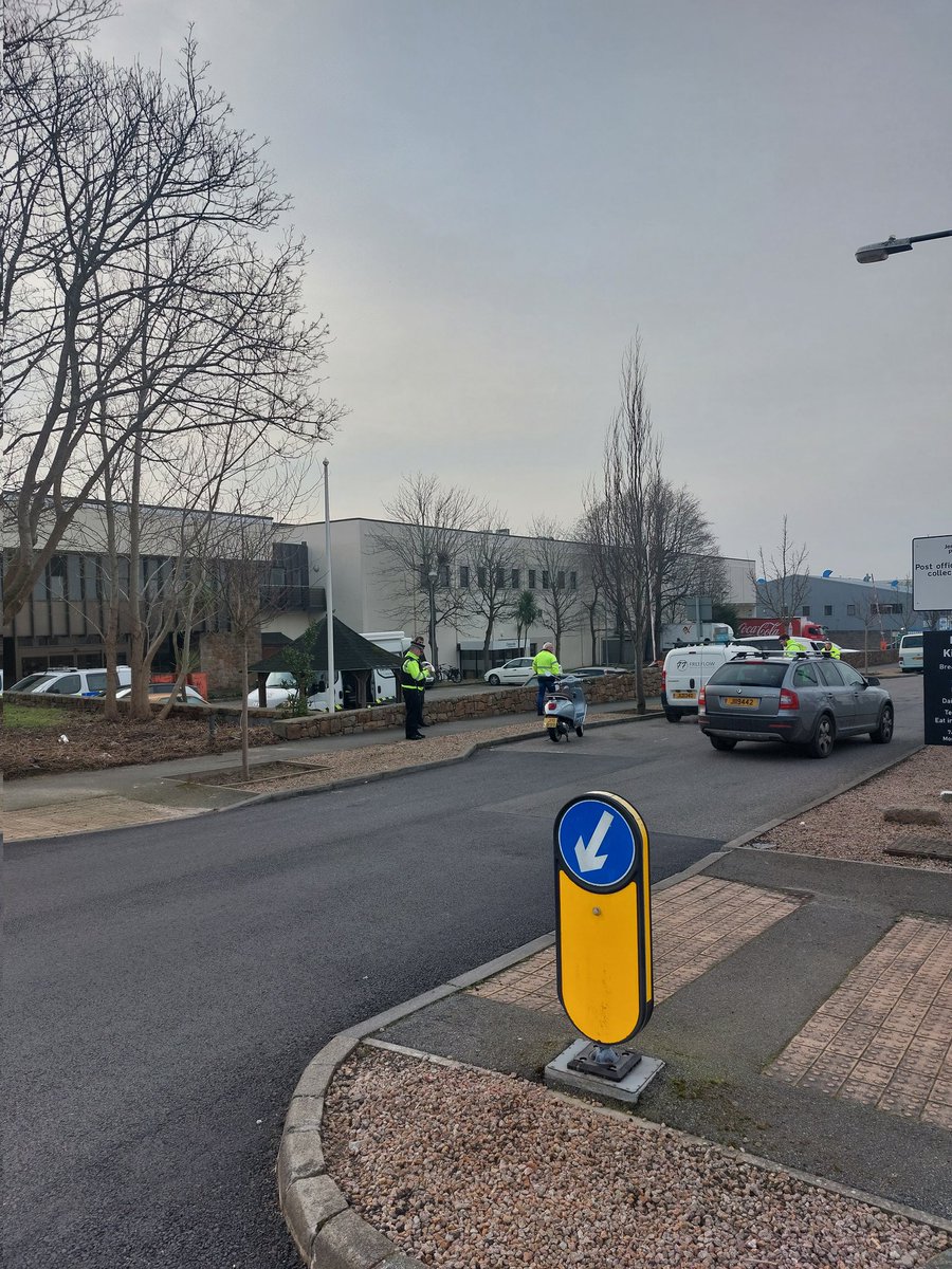 Early morning road check with DVS and St Saviours Honorary Police. 27 vehicles stopped, advice given to 9 drivers and 3 defect notices issued.