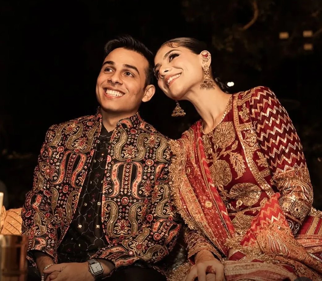 hajarkagalwa's tweet photo. Anuv Jain's wife is so pretty, I don't know why he used to cry in every song https://t.co/hncFWuTuLh