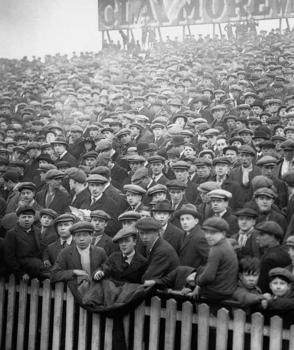 The Den Millwall v Southend in  1923.

<a href="/MillwallMuseum/">Millwall museum</a>