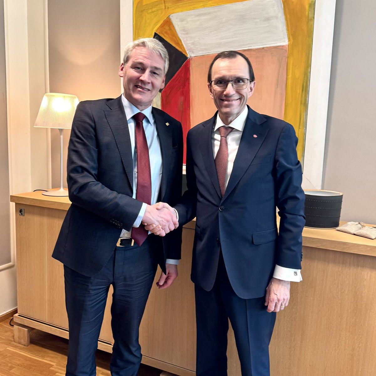 FM Hoydal: Good to discuss shared challenges &amp; interests with my 🇳🇴 friend &amp; colleague <a href="/EspenBarthEide/">Espen Barth Eide</a>. In times of global uncertainty, strong regional cooperation &amp; dialogue is essential 🤝