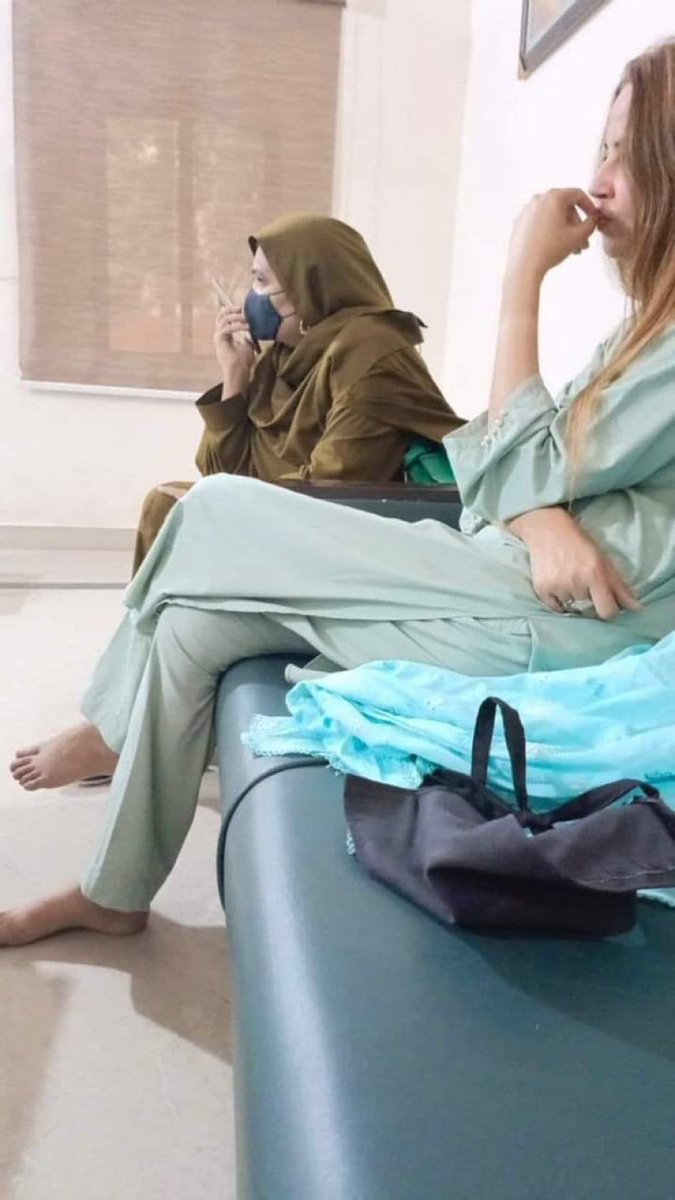 نا دوپٹہ لینے دیا نا جوتی پہننے دی۔  
زرتاج گل گرفتار۔ خیر ہے۔  عزت صرف قاضی کی بیٹی کی ہے۔ 
جو لوگ ان باتوں پر پوسٹ نہیں کرسکتے وہ آئندہ ہمیں اخلاقیات نا سکھائیں
شکریہ
Stay Strong <a href="/zartajgulwazir/">Zartaj Gul Wazir</a>
#خان_پریشر_لے_گا_نہیں_دے_گا #MissUniverseThailand #Who_are_you