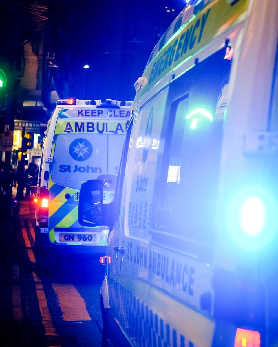 loban's tweet image. st.john in service...🚨✨ #ambulance #hkambulance #xperiaphotography #emergency #救護車 #hkrescue #streetphotography #nightlife #nightphotography #discoveryhongkong #hkrescue #rescue #救急車 #under_the_sign_hongkong
