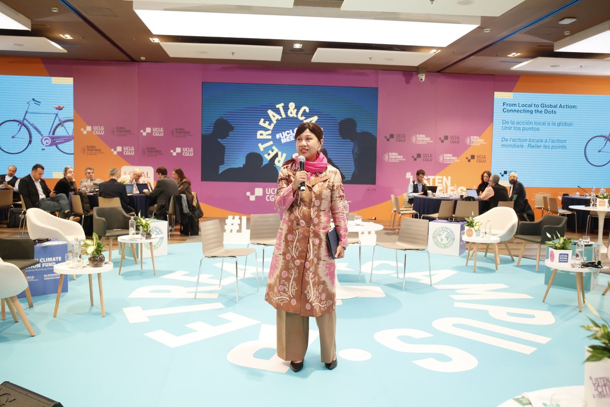 United Cities (@uclg_org) on Twitter photo 🚲“From Local to Global Action: Connecting the Dots”
💬Debate: "Localizing – A Trigger for Change in Sustainable Governance"
🎙️<a href="/BernadiaIrawati/">Bernadia Tjandradewi</a>, <a href="/uclgaspac/">UCLG ASPAC</a> SG, introduces and facilitates the session, highlighting key strengths unique to #LocalGovs🔑
#Listen2Cities 🚲“From Local to Global Action: Connecting the Dots”
💬Debate: "Localizing – A Trigger for Change in Sustainable Governance"
🎙️<a href="/BernadiaIrawati/">Bernadia Tjandradewi</a>, <a href="/uclgaspac/">UCLG ASPAC</a> SG, introduces and facilitates the session, highlighting key strengths unique to #LocalGovs🔑
#Listen2Cities