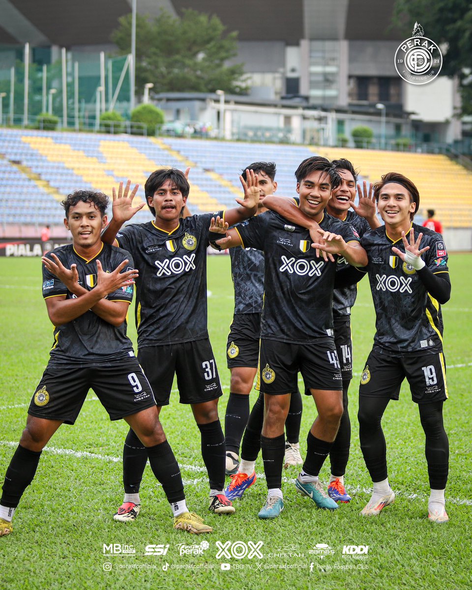 perakfcofficial's tweet photo. Full Time
Selangor FC 4-2 PERAK FC II
β½οΈ Alif Zikri 29β (PRK II)
β½οΈ Daniel Edzuan 51β (PRK II)
β½οΈ Omid Musawi 45+2β (SEL)
β½οΈ Afiq Danish 53β (SEL)
β½οΈ Haykal Danish 61β (SEL)
β½οΈ Nabil Qayyum 88β (SEL)
π€ππ€
#PerakFCII
#PialaMFL https://t.co/rCbZxyLej9
