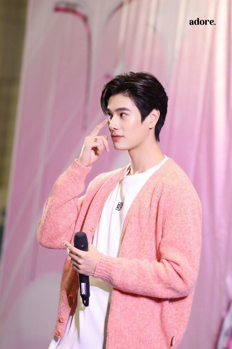 walaikornv's tweet image. ชมพูนี้ 🩷 ดีต่อใจที่สุดแล้ววว 

#phuwintang  @phuwintang
#fmone #fmoneupdate