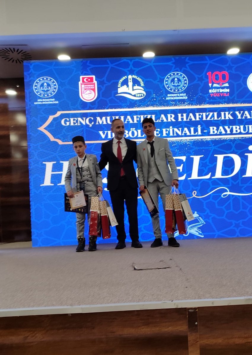 📌"Genç Muhafızlar Hafızlık Yarışması VII. Bölge Finali"nde okulumuz öğrencilerinden Abdullah SALİH 3.lük derecesi elde etmiştir. Tebrik ederiz.
📍BAYBURT
<a href="/agrimem/">AĞRI MEM</a>