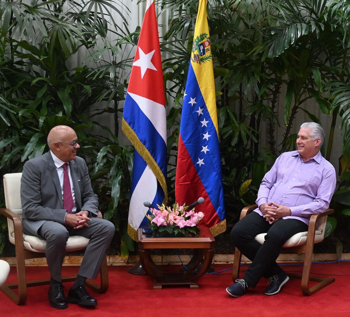🇨🇺| El presidente Miguel Díaz-Canel Bermúdez recibió a Jorge Rodríguez, presidente de la Asamblea Nacional de #Venezuela, quien realiza una visita a la Isla por invitación de la Asamblea Nacional.