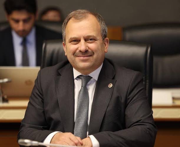 AK Parti Milletvekilimiz Sayın Halil Uluay’ın beyninde pıhtı tespit edildiğini üzüntüyle öğrenmiş bulunuyoruz.Kendisine Allah’tan acil şifalar diliyoruz.Bu zor süreçte ailesine ve sevenlerine sabır ve metanet diliyoruz. Dualarımız ve iyi dileklerimiz Sayın Uluay ile birlikte.