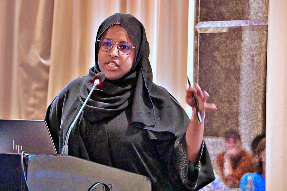 BRA DSU director <a href="/ZeinAyan/">Zein</a> explained how the Derisnimo approach is shaping durable solutions:
✅Prioritizes community-wide development 
✅Enhances collaboration among service providers through referral pathways
✅Builds social cohesion by supporting both IDP &amp; host communities