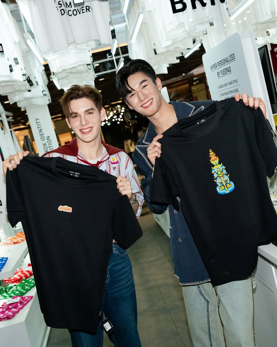 MoslhongUNverse's tweet image. MosBank ออกแบบเสื้อ “ยืดเปล่า” ในสไตล์ของตัวเองแล้ว ที่งาน #FutureLab Volume 4 : Design Culture

📷 IG Update : siamdiscovery
🗓 18/02/2025
📍instagram.com/p/DGMyoXaTvBg/…

@mos_psl #moslhong #MosBank 
#มอสภาณุวัฒน์ #MosPanuwat
[Admin:กระเทียม🧄]