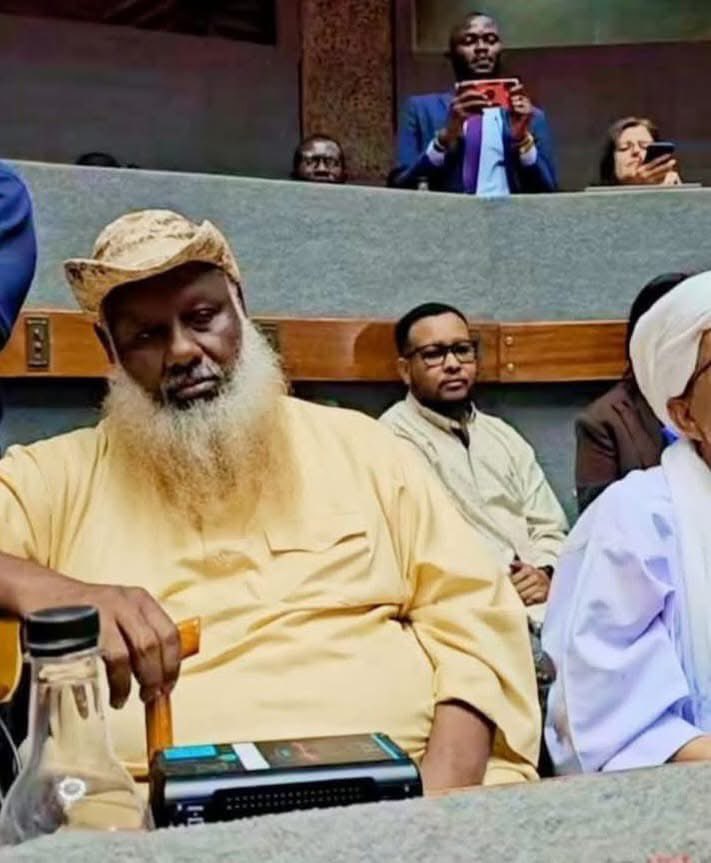 لمن يكونو بوزعو في العشا في الحفله و انت عامل فيها ما مركز عشان يدوك