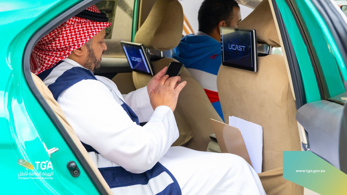 Saudi_TGA's tweet photo. لتحسين تجربة المستفيدين وضمان تقديم خدمات النقل بأعلى معايير الجودة، نفذت #الهيئة_العامة_للنقل_TGA بالتعاون مع @SaudiTransport عمليات فحص جودة النقل العام في منطقة القصيم، شملت معايير سهولة التنقل، توفر المركبات، الحجز، النظافة، وجودة الخدمات؛ وذلك في إطار تطوير القطاع وتعزيز كفاءته.