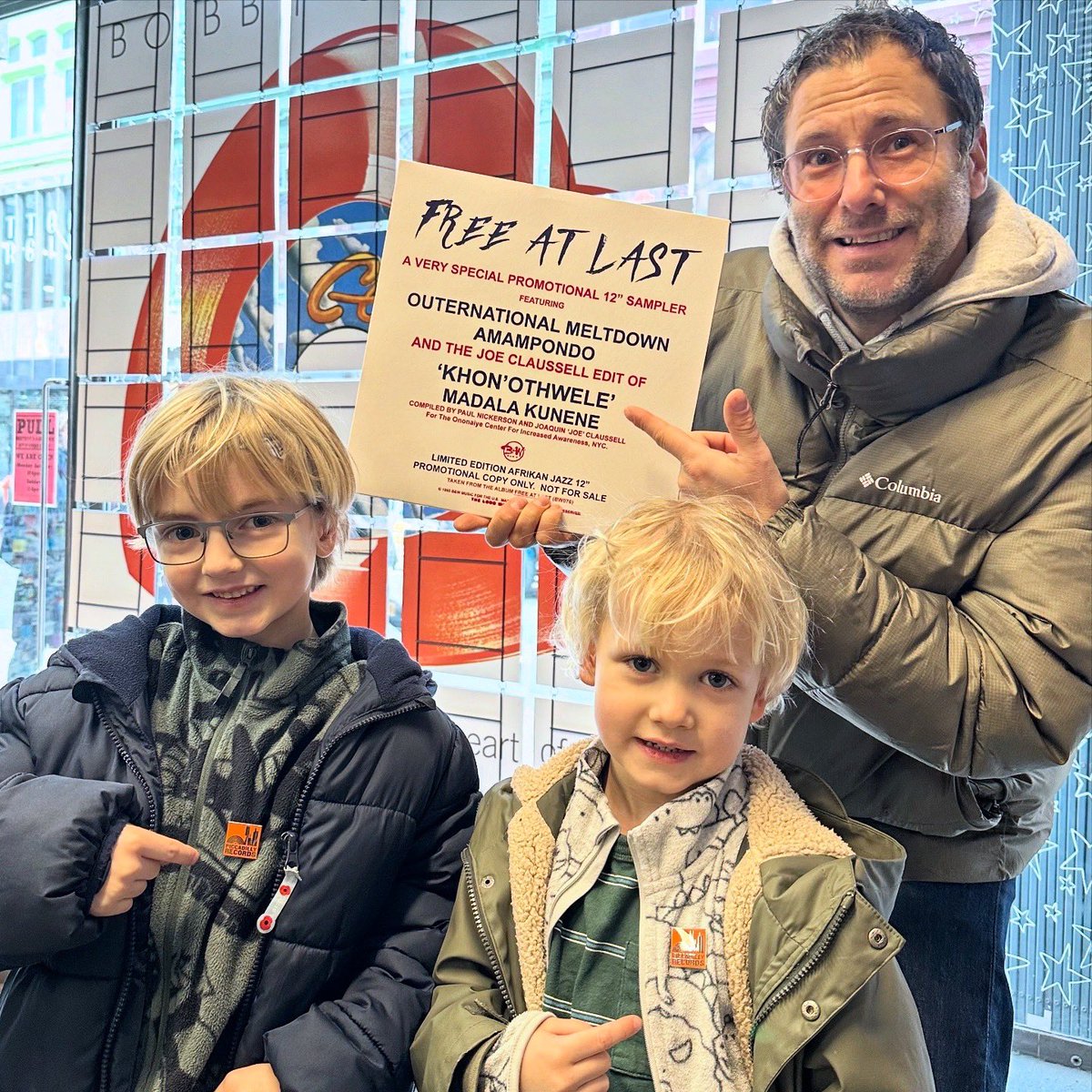 PiccadillyRecs's tweet image. Great to have Stuart Richards in yesterday picking up his copy of the latest Joe Claussell 12” with his children on the first day of half-term. 

Think they were super happy with their enamel badges too. Welcome to the club!

Badges here👇
piccadillyrecords.com/135034/Piccadi…

#childfriendly