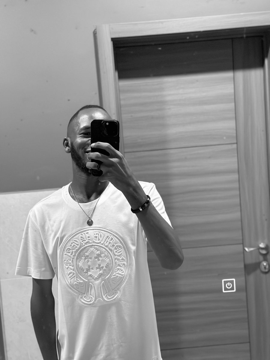 beingalli_12's tweet photo. 🦅🤍 https://t.co/kX5F6DnTeD