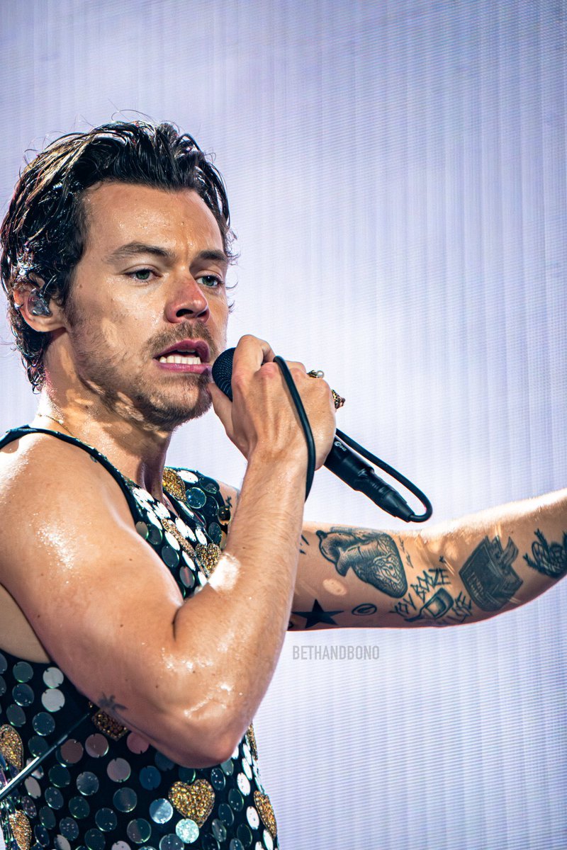 hourly harry styles (@hourlyharrys) on Twitter photo 