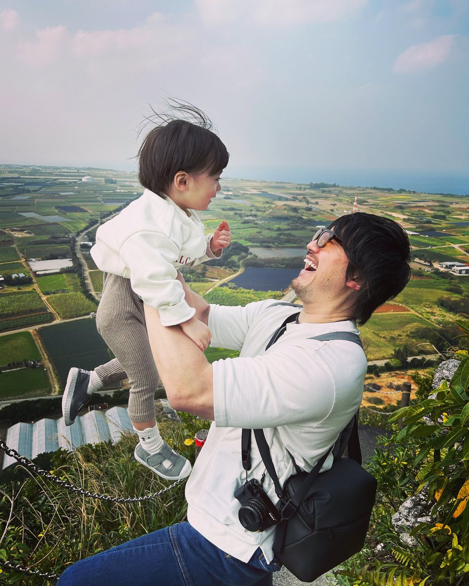 samuraikensuke's tweet photo. 沖縄県の伊江島タッチュー山頂にて空を歩く救世主寅之介。 https://t.co/8LHLTvvGex