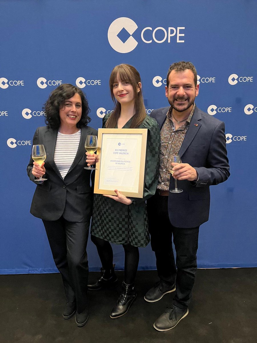 MUSEOTELECOMVLC's tweet photo. Anoche, en la XIII edición de los premios COPE valencia, se galardonó el increíble trabajo del Museo de la Telecomunicación de la ETSIT @UPV (@MUSEOTELECOMVLC), el IRP, y el Fondo de Arte y Patrimonio, por la recuperación de la colección de radios que fue dañada por la DANA. https://t.co/HoZyC4zmPk