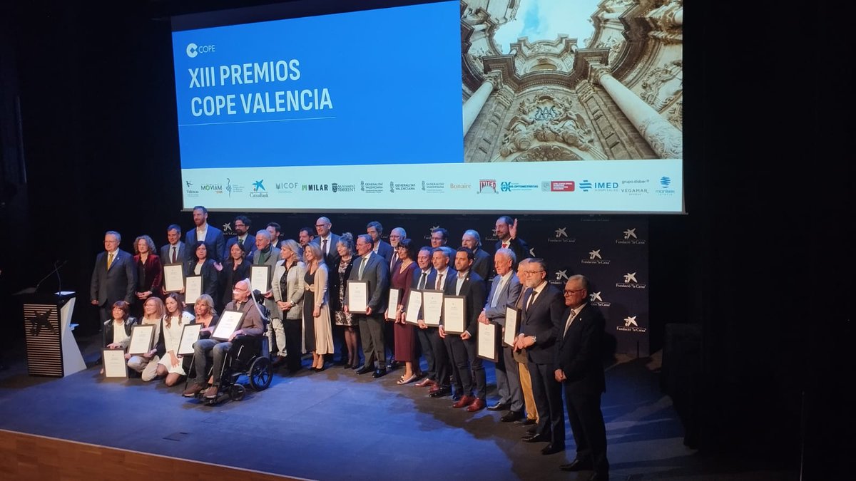 MUSEOTELECOMVLC's tweet photo. Anoche, en la XIII edición de los premios COPE valencia, se galardonó el increíble trabajo del Museo de la Telecomunicación de la ETSIT @UPV (@MUSEOTELECOMVLC), el IRP, y el Fondo de Arte y Patrimonio, por la recuperación de la colección de radios que fue dañada por la DANA. https://t.co/HoZyC4zmPk