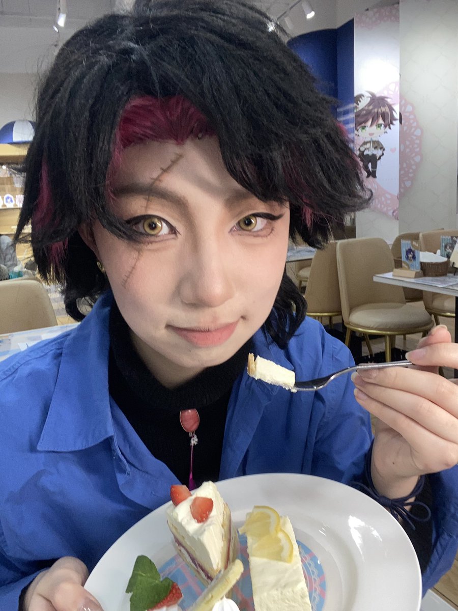 EchoShipHertz's tweet photo. ⚠️cosplay caution https://t.co/51kz7KCZZC