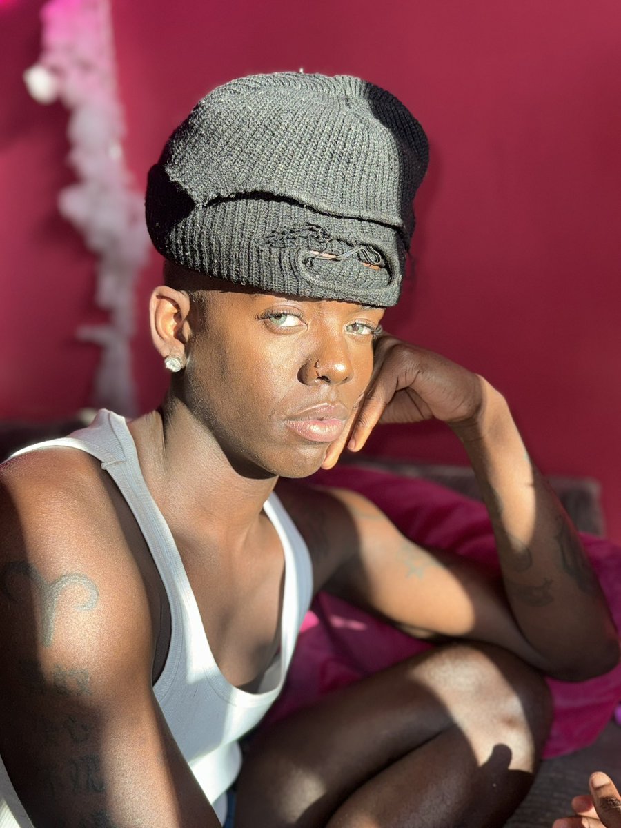 bbypierre3's tweet photo. Instagram me vs twitter #onlyfans https://t.co/i29nxjXn0u