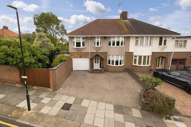DavidFr34828539's tweet photo. My house in bexleyheath https://t.co/NLQus72DrA