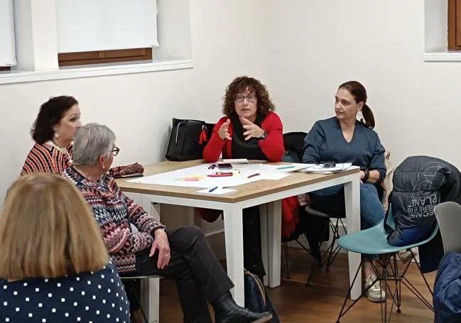 RMBGijonXixon's tweet image. 📢 Recuerda, este viernes 21 finaliza el plazo para inscribirte en la nueva edición de los Laboratorios Bibliotecarios &quot;Bibliotecas Humanas&quot;

#labbs #laboratoriosbibliotecarios #bibliotecahumana #bibliotecasdegjion
🗞️ elcomercio.es/gijon/bibliote…