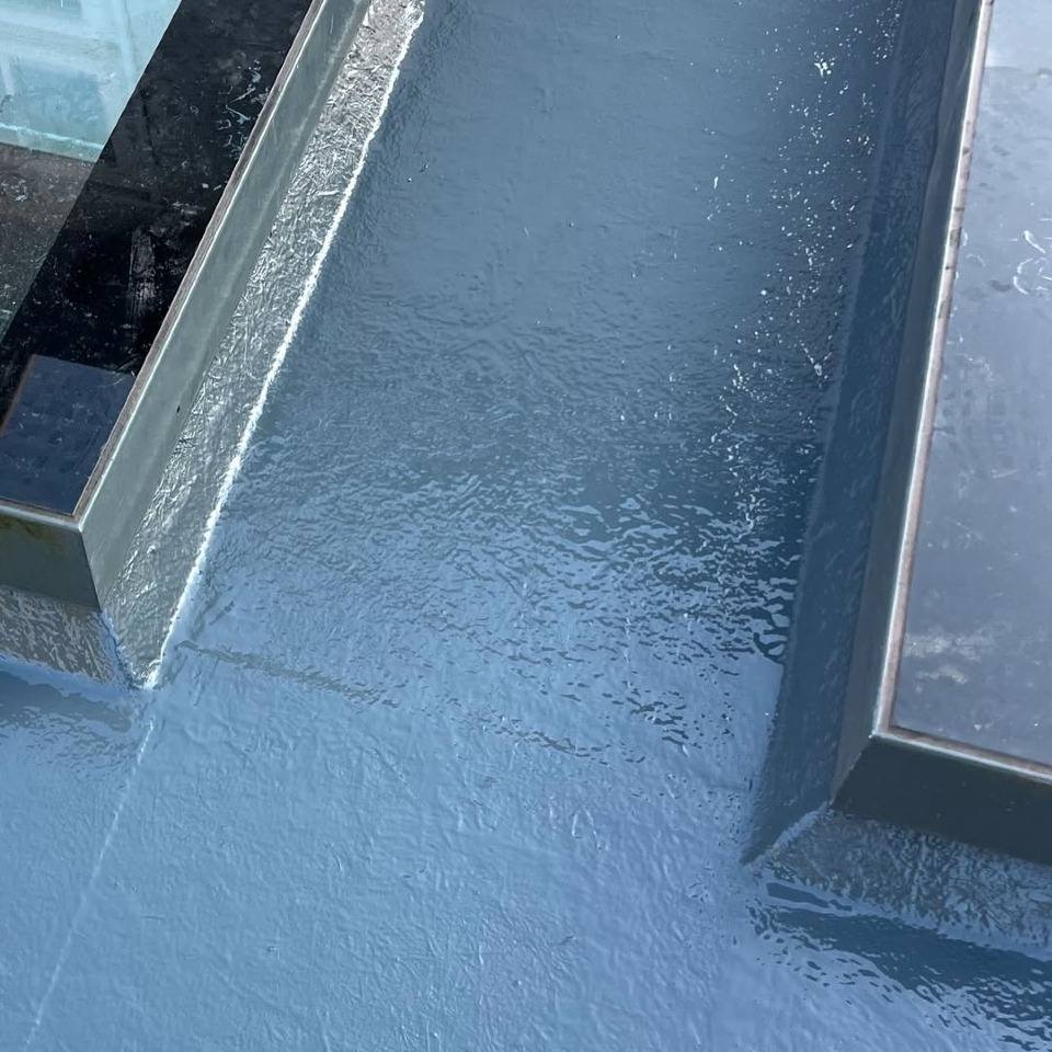 RestecRoofing's tweet photo. 𝗦𝘄𝗶𝗽𝗲 𝘁𝗼 𝘀𝗲𝗲 𝘁𝗵𝗲 𝗯𝗲𝗳𝗼𝗿𝗲 𝗽𝗶𝗰𝘀👉👀

The 𝗙𝗟𝗘𝗫ITEC system was installed by North Bank Roofing Specialist ltd🚀

To find out more about our 𝗙𝗟𝗘𝗫ITEC system, head to our website:  https://t.co/Z162xP8Hy6

#restecroofingsystems #flexitec #flatroofing https://t.co/LBsWS1w8w1