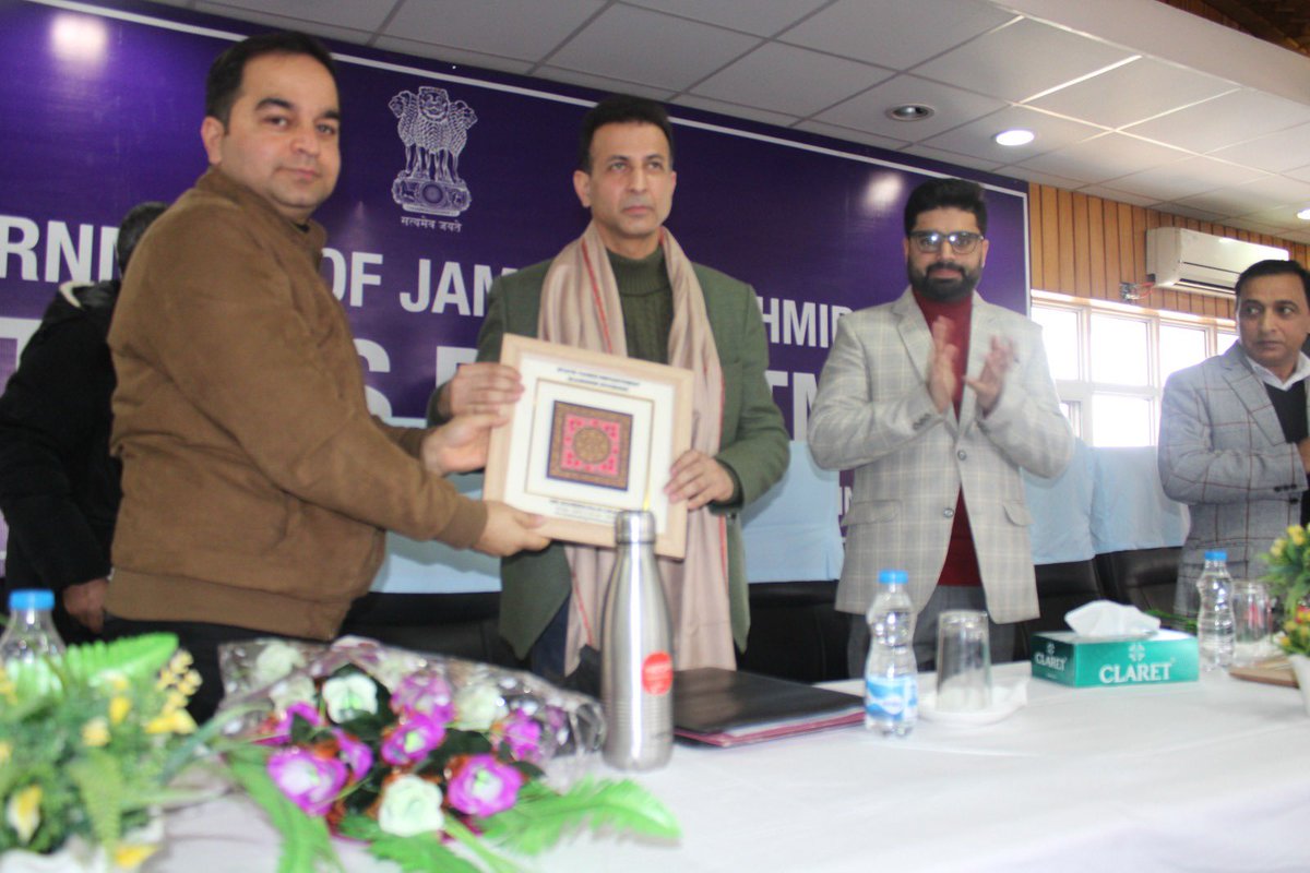 JK_GST_JK's tweet photo. Farewell ceremony organized by the State Taxes Department, Kashmir in presence of Mr. Parvez Ahmad Raina JKAS - Additional Commissioner State Taxes ( Adm. &amp; Enf.) Kashmir for Mr. Shakeel Maqbool (ICAS), Mr. Waseem Raja (JKAS), Mr. Sarib Sahran (JKAS), and Mr. Tahir Wani (JKAS). https://t.co/tDSc4UpTMr