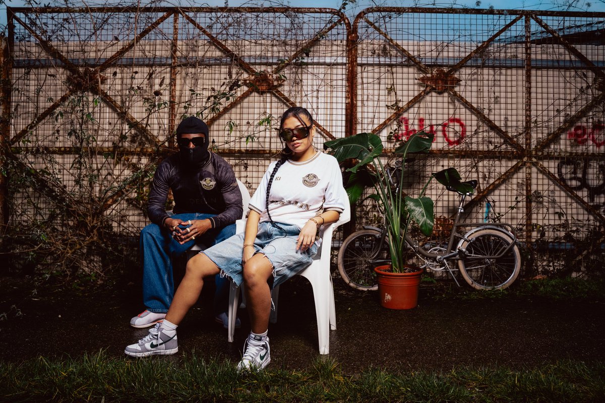 La marque HighBlock vient de drop une capsule de maillots avec des clubs fictifs 🌞 (envie de supporter le Lokomotiv Hollywood ici)