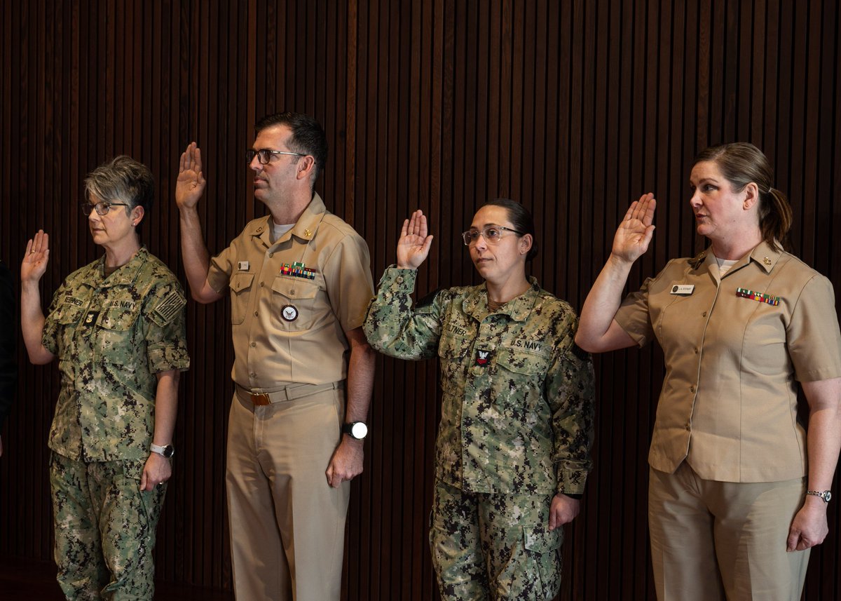 usnavyband's tweet photo. Last week Capt. Coats had the opportunity to perform a reenlistment ceremony for eight musicians of the U.S. Navy Band. Join us in congratulating them on their reenlistment! #usnavy #reenlistment #americasnavy #usnavy https://t.co/2ZmmypobGN
