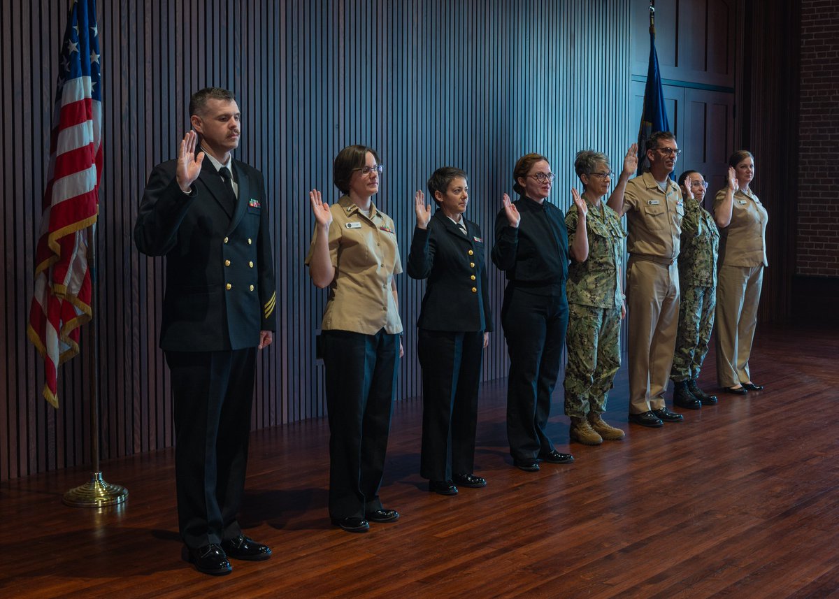 usnavyband's tweet photo. Last week Capt. Coats had the opportunity to perform a reenlistment ceremony for eight musicians of the U.S. Navy Band. Join us in congratulating them on their reenlistment! #usnavy #reenlistment #americasnavy #usnavy https://t.co/2ZmmypobGN