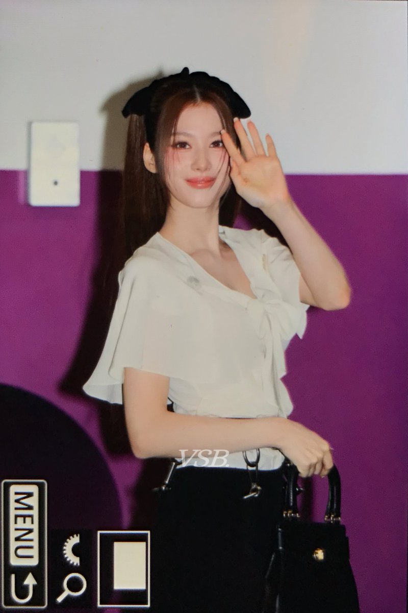 VSB_1229's tweet photo. 250218 PRADA SG 
#트와이스 #TWICE #사나 #SANA #サナ https://t.co/wL9zM1Re6q