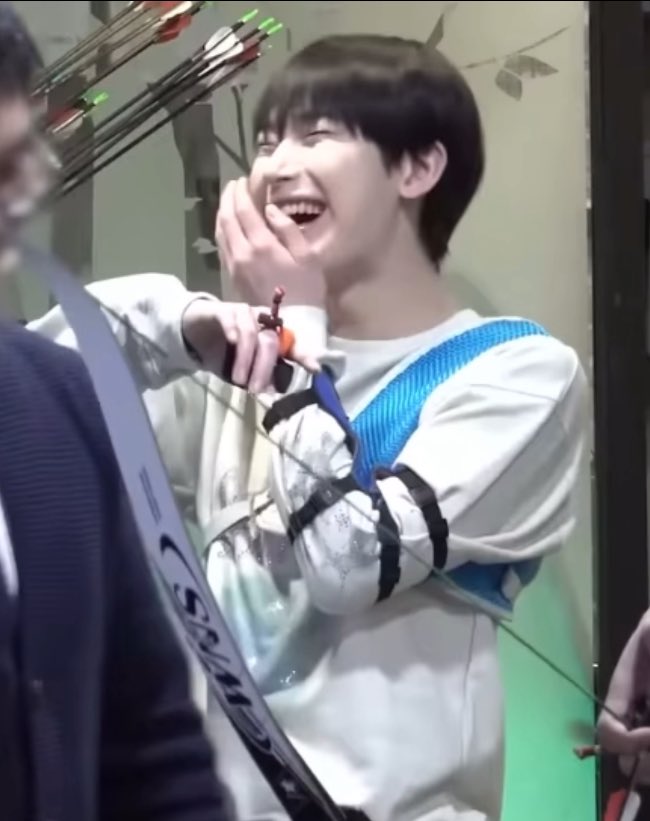 ksnmura's tweet photo. sunoo’s loudass laugh when ni-ki closed the wrong side of his eye https://t.co/GcKlGReVe4