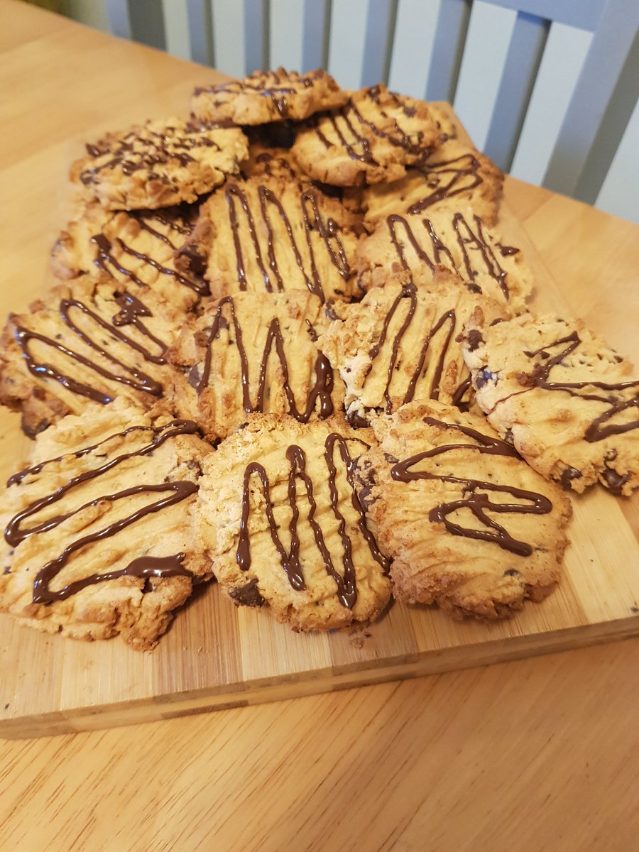 Choc chip and peanut butter biscuit and  a cuppa☕ 🤔 🥰🥰🥰