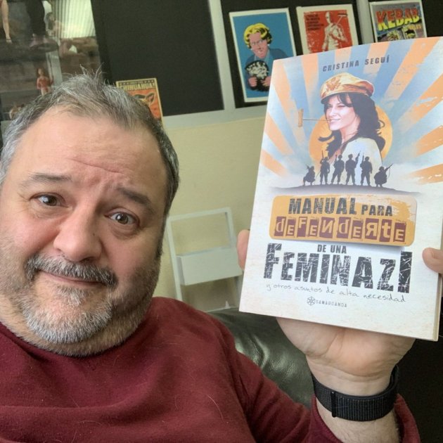 Después de su tercera detención por agresión sexual y tráfico en Barajas, Torbe, un productor de cine porno español, afirma que las

'feminazis' lo están silenciando y sostiene que no hay libertad para aquellos con 'creencias de extrema derecha y misóginas'.