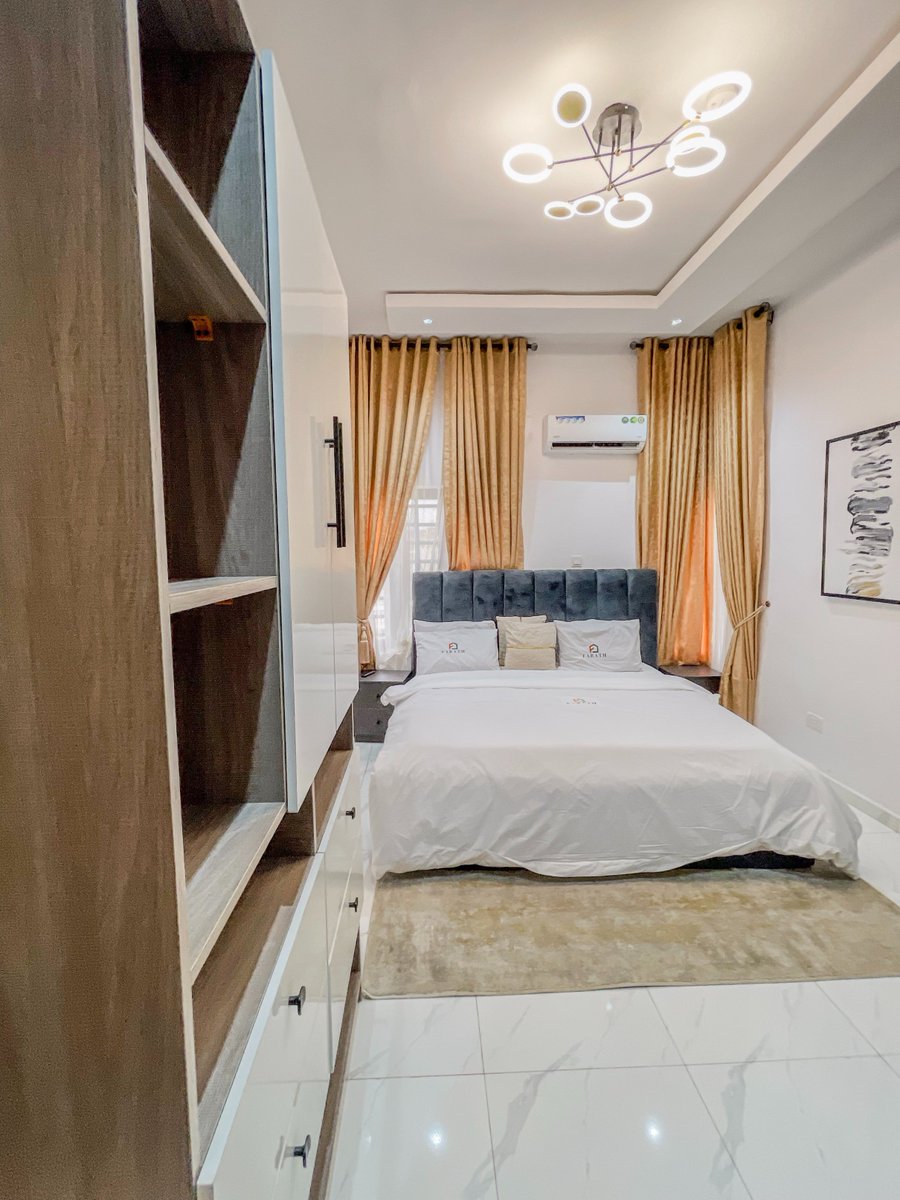 FarathShortlet's tweet photo. Experience the Art of Luxury Living-Take a tour of our 5-bedroom service apartment and see why we're the best In All.

👉Location:📍Oregun, Ikeja
👉300k per night
👉Refundable caution: 50k

For bookings Call or Message👉 0803 864 1130

https://t.co/28EtyjWpPc

#EdwinClark https://t.co/rNq0KtJk0D
