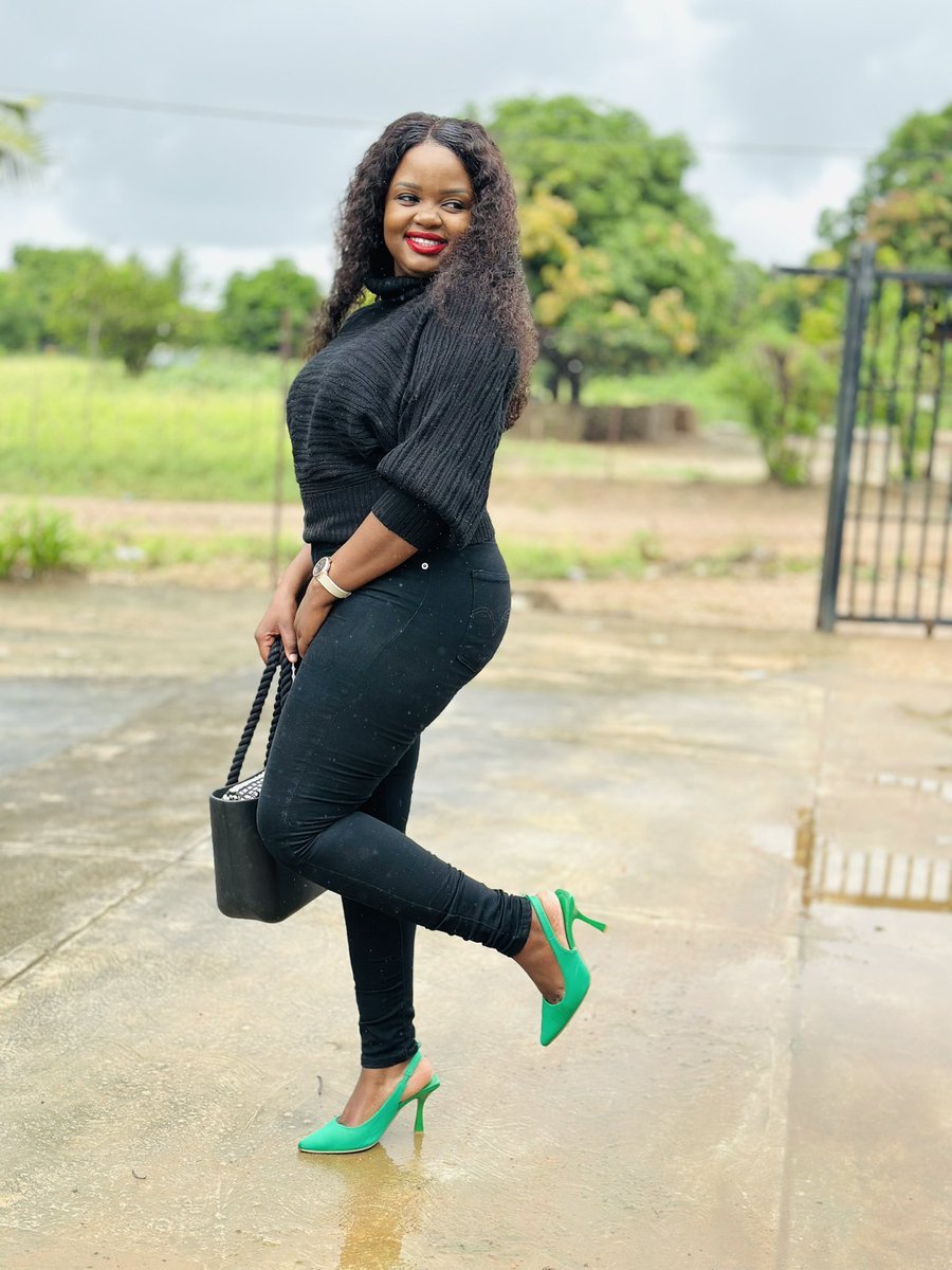 FortunateNgobe8's tweet photo. Be you, the world will adjust 😉 https://t.co/9YHlXOP2q1