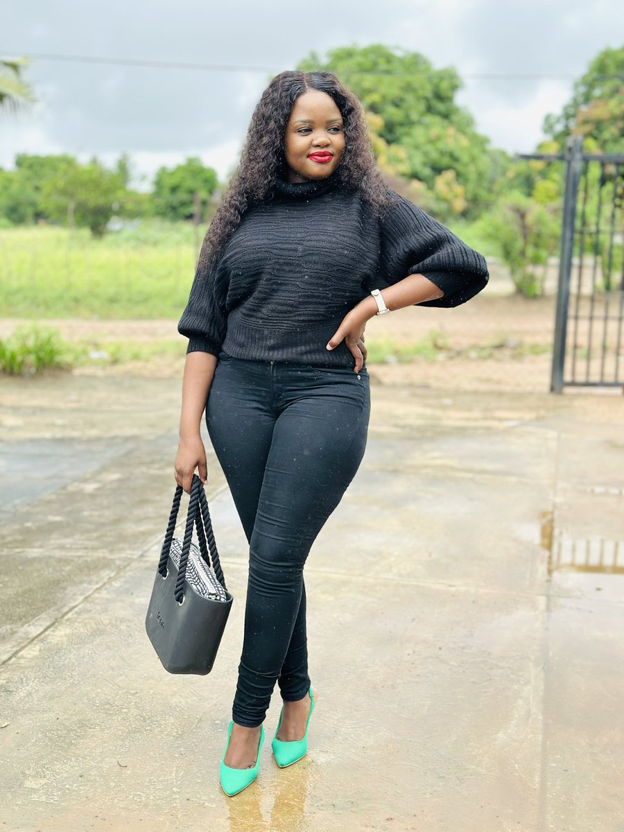 FortunateNgobe8's tweet photo. Be you, the world will adjust 😉 https://t.co/9YHlXOP2q1