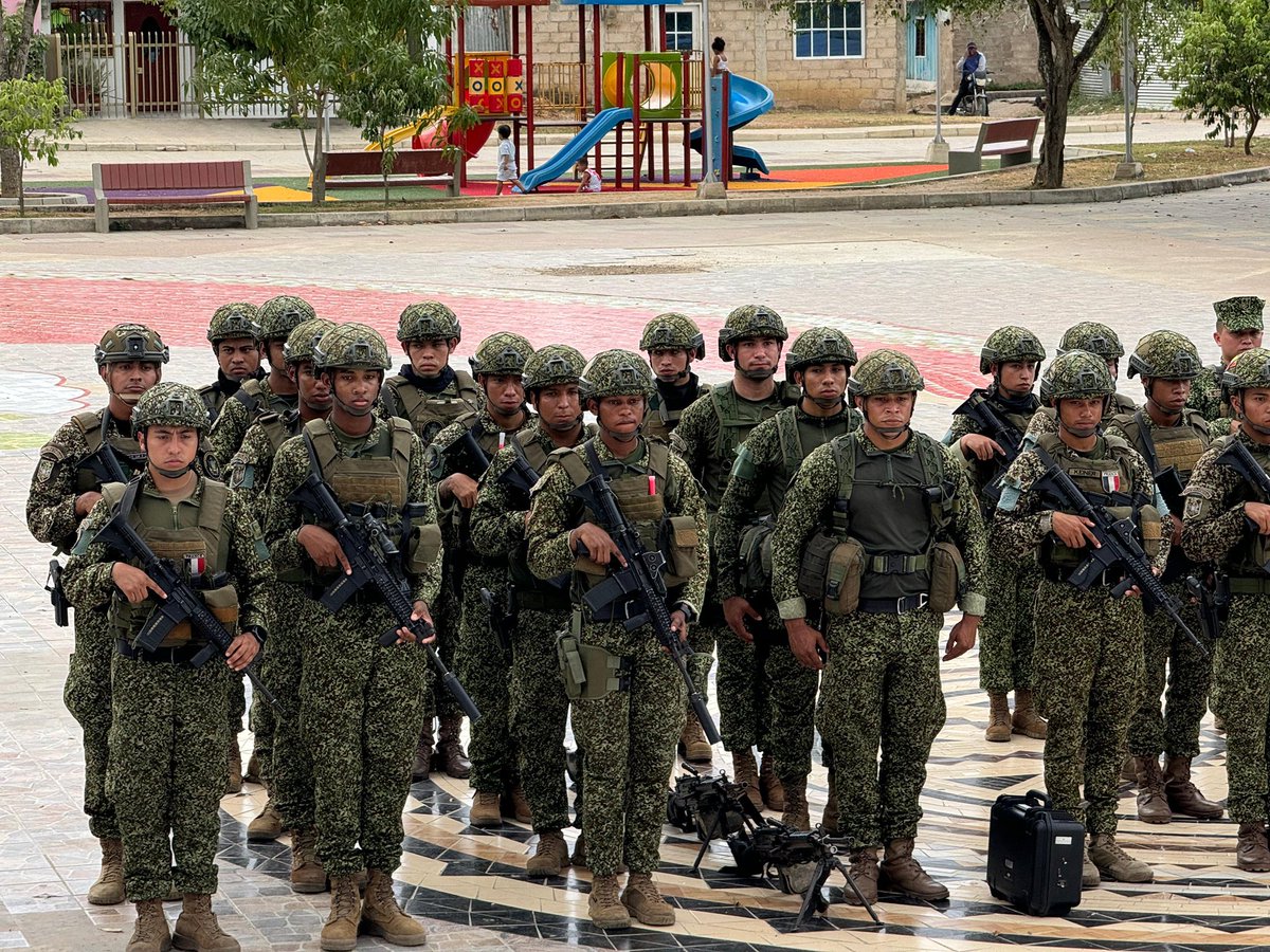 AndresAldanaPa's tweet photo. Articulados con la @PoliciaColombia, @ArmadaColombia y @FiscaliaCol hemos puesto en marcha una robusta estrategia de seguridad para combatir la criminalidad. La ciudadanía en general, los comerciantes y los ganaderos cuentan con toda la institucionalidad para estar seguros. https://t.co/HS6TqtnI9b