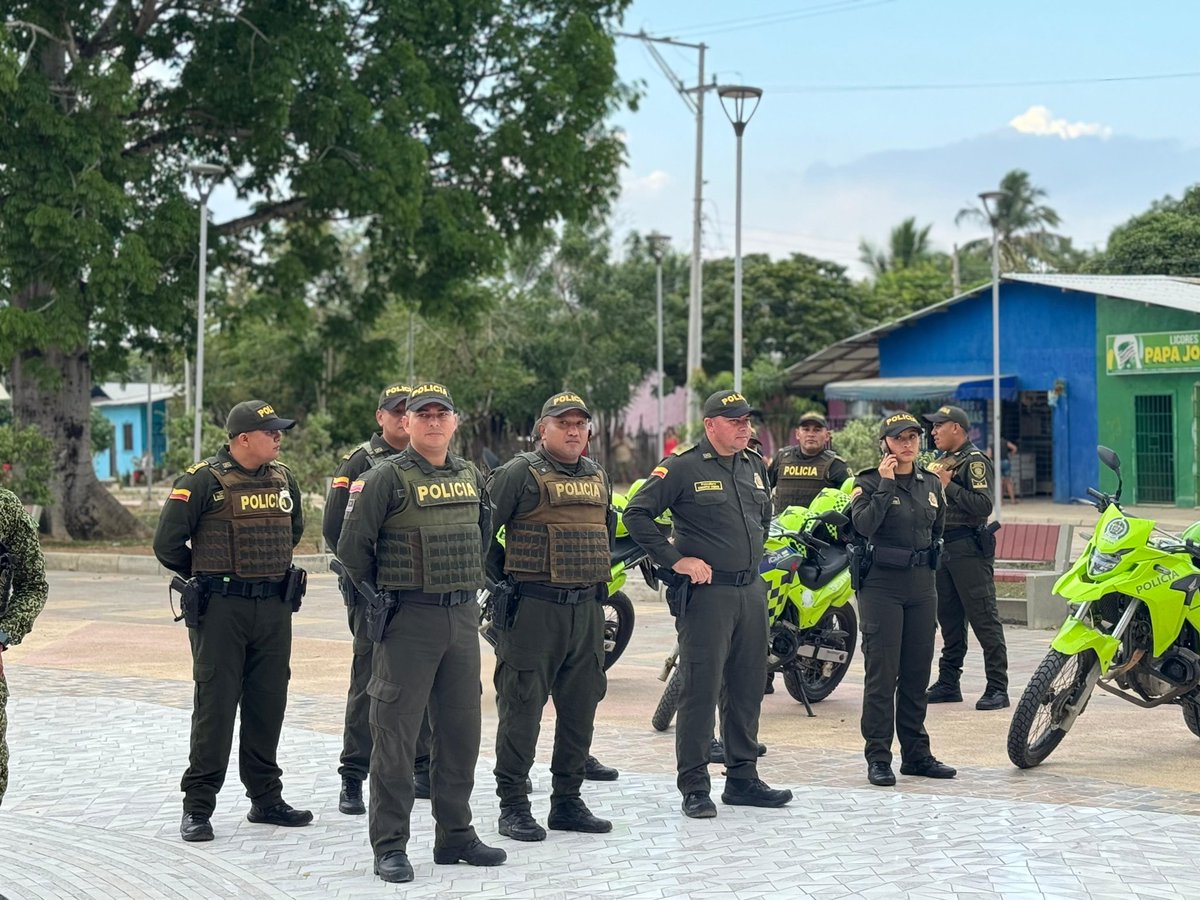AndresAldanaPa's tweet photo. Articulados con la @PoliciaColombia, @ArmadaColombia y @FiscaliaCol hemos puesto en marcha una robusta estrategia de seguridad para combatir la criminalidad. La ciudadanía en general, los comerciantes y los ganaderos cuentan con toda la institucionalidad para estar seguros. https://t.co/HS6TqtnI9b