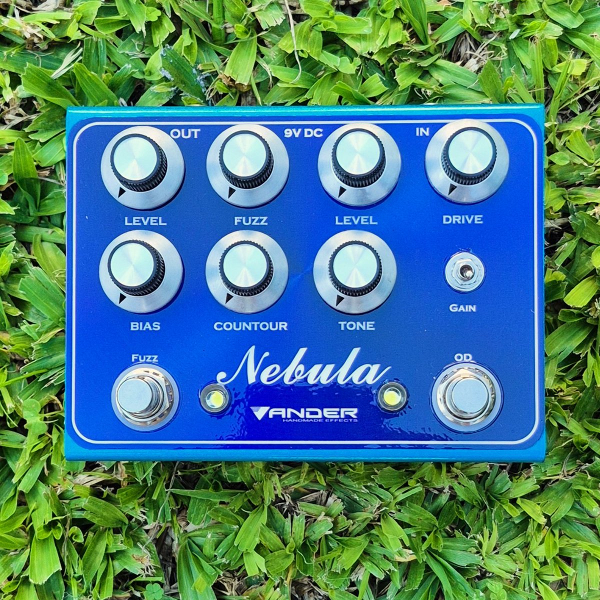 VanderEffects's tweet photo. NEBULA es un combo 2 en 1 que consiste en un Overdrive (Morning Glory) y un Fuzz (69) en una misma caja, a pedido de @rldiaz79 ... por VANDER EFFECTS! https://t.co/rsm5jaf3m0
