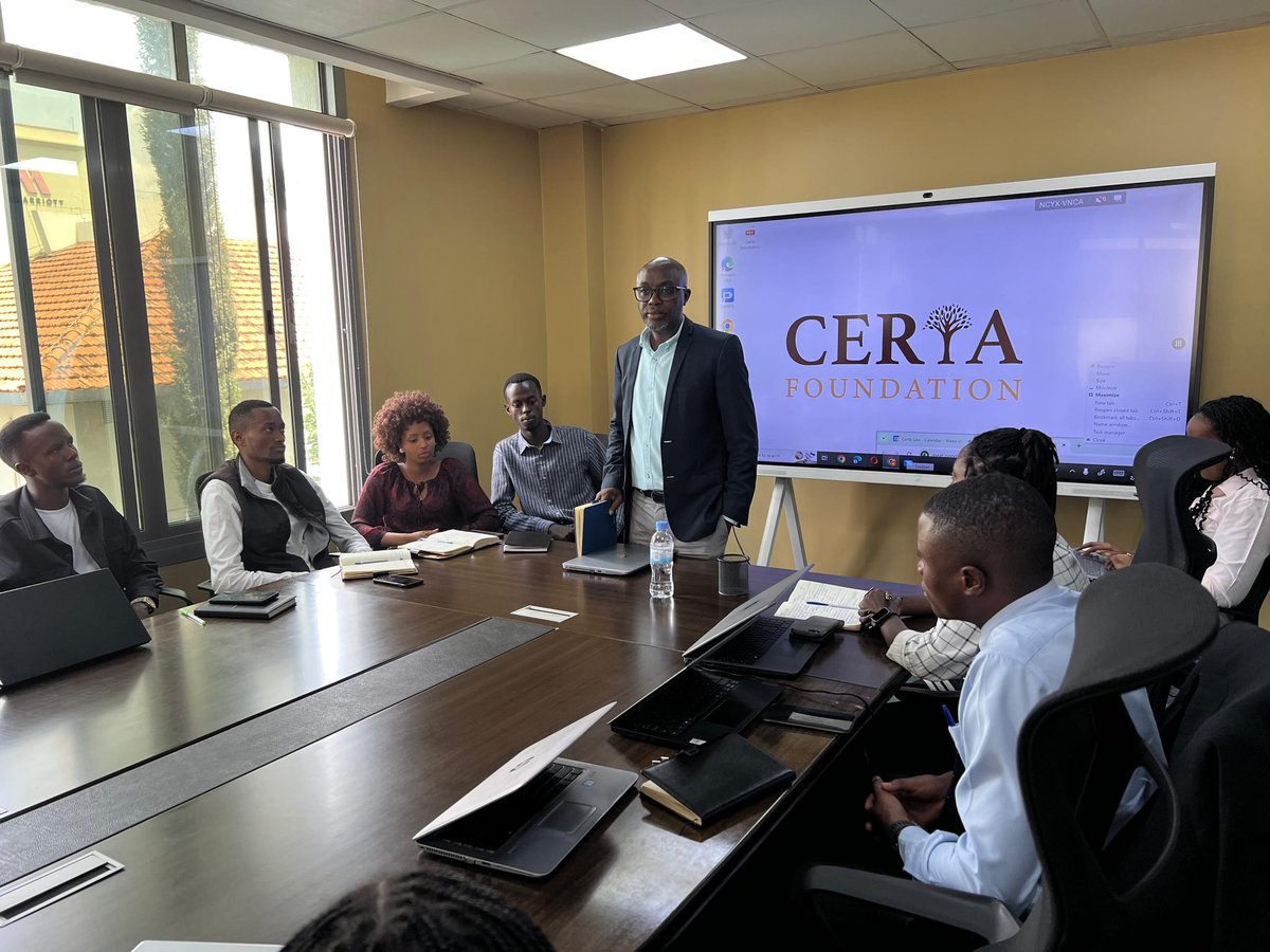 law_innovation_'s tweet photo. Me. Fred Rwagasore, Partner at @certa_law, delivered an insightful session on legal competence, jurisdiction & case management. He stressed the importance of trust in client relationships & a structured approach to procedural objections. #JCTP #FutureLeaders https://t.co/MbHAjOkk6o