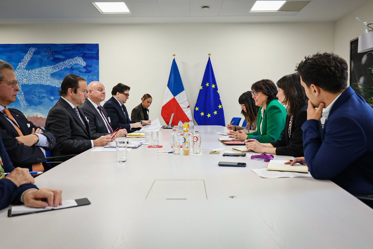 DianaRibaGiner's tweet photo. Com a presidenta de la #DCAM, avui em reuneixo amb @javierachapma, ministre d'exteriors de Panamà.

Treballem per enfortir els nostres vincles en un moment d’inestabilitat global, marcat pel retorn de Trump i l'amenaça que suposa per l'ordre internacional. https://t.co/dQOzsmOIrp
