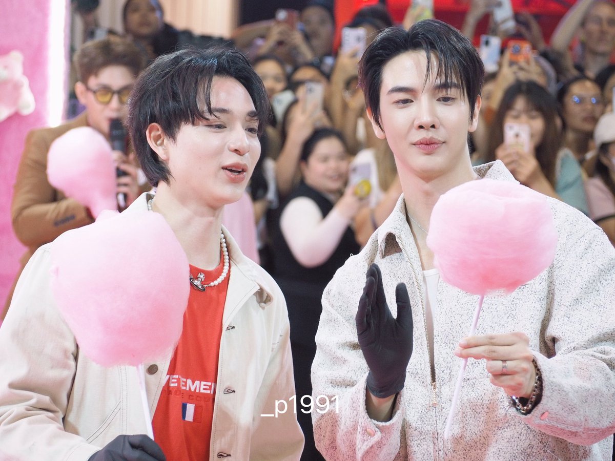 _p1991's tweet photo. สายไหมสายใจ..

SIAM CENTER VDAY 4EVERYOU
#SiamCenterxFoureveryou
#แม็กกี้บาส https://t.co/ZbgxhEd63y