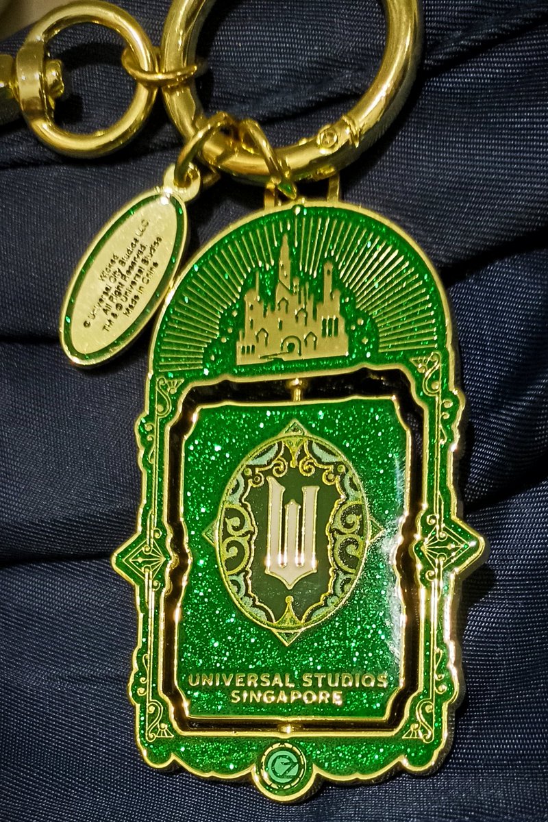 ninzkya's tweet photo. Love my #Wicked keyring 💚🩷 https://t.co/nCaGaV5Zma