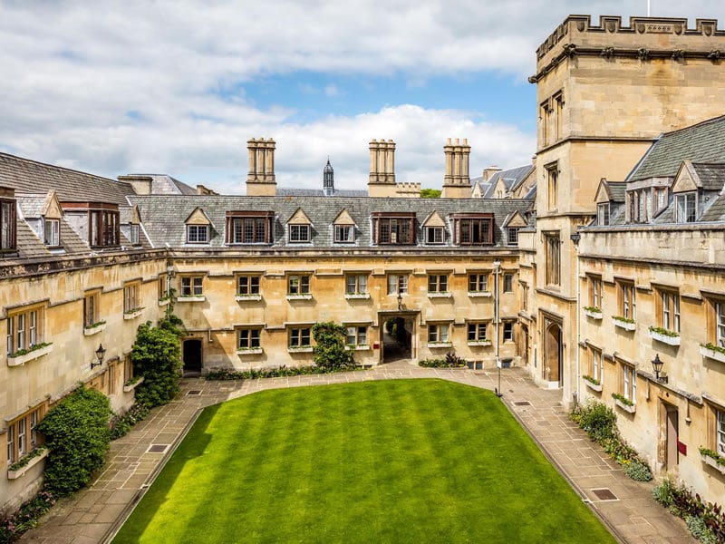 Thrilled to share that I’ve been accepted onto the MSc in Learning and Teaching at the University of Oxford, starting this September! As the first in my family to attend university, this achievement feels even more special. Excited for the journey ahead!