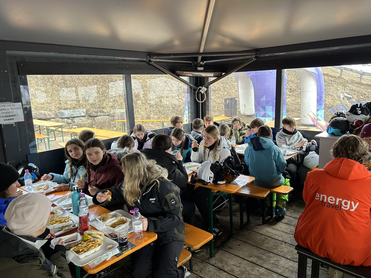 pe_TGS's tweet image. Lunchtime on day 2 #NakedHotDog #Chips #ReFuel