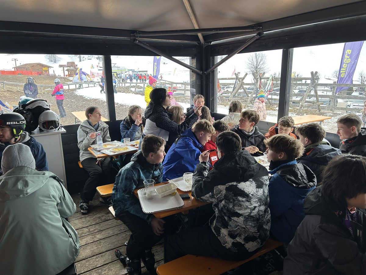 pe_TGS's tweet image. Lunchtime on day 2 #NakedHotDog #Chips #ReFuel