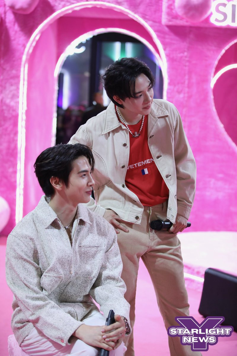Maxkyy_bass's tweet photo. 🏀 : ผมมายืนเฝ้าลุงคับ แกยืนนานไม่ค่อยได้😔

SIAM CENTER VDAY 4EVERYOU
#SiamCenterxFoureveryou
#แม็กกี้บาส #maxkybas https://t.co/WUGhMvg7PQ