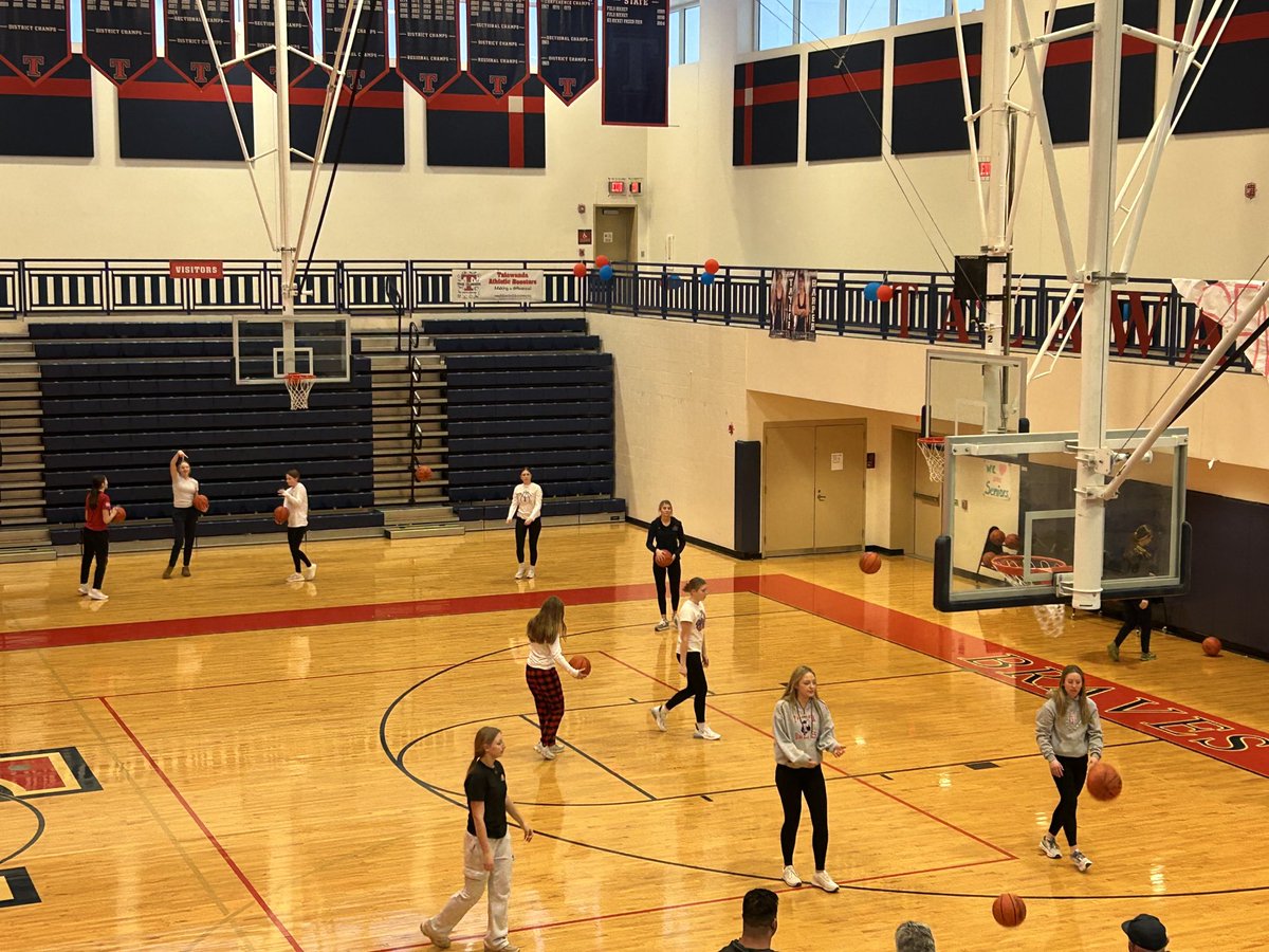 Talawandabaseb1's tweet photo. Sharing the gym this morning with @TalawandaGBBall as they prepare for Western Brown at Princeton this evening! #GoBrave https://t.co/fGEiDoxuVl